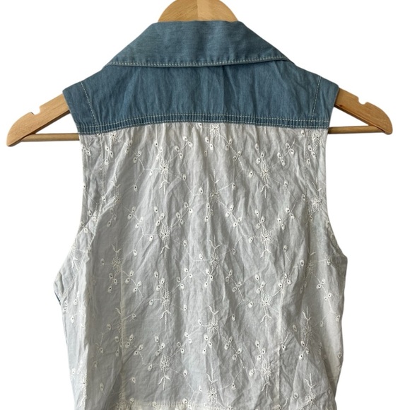 Denim Sleeveless Button-Up Top - Picture 2 of 4
